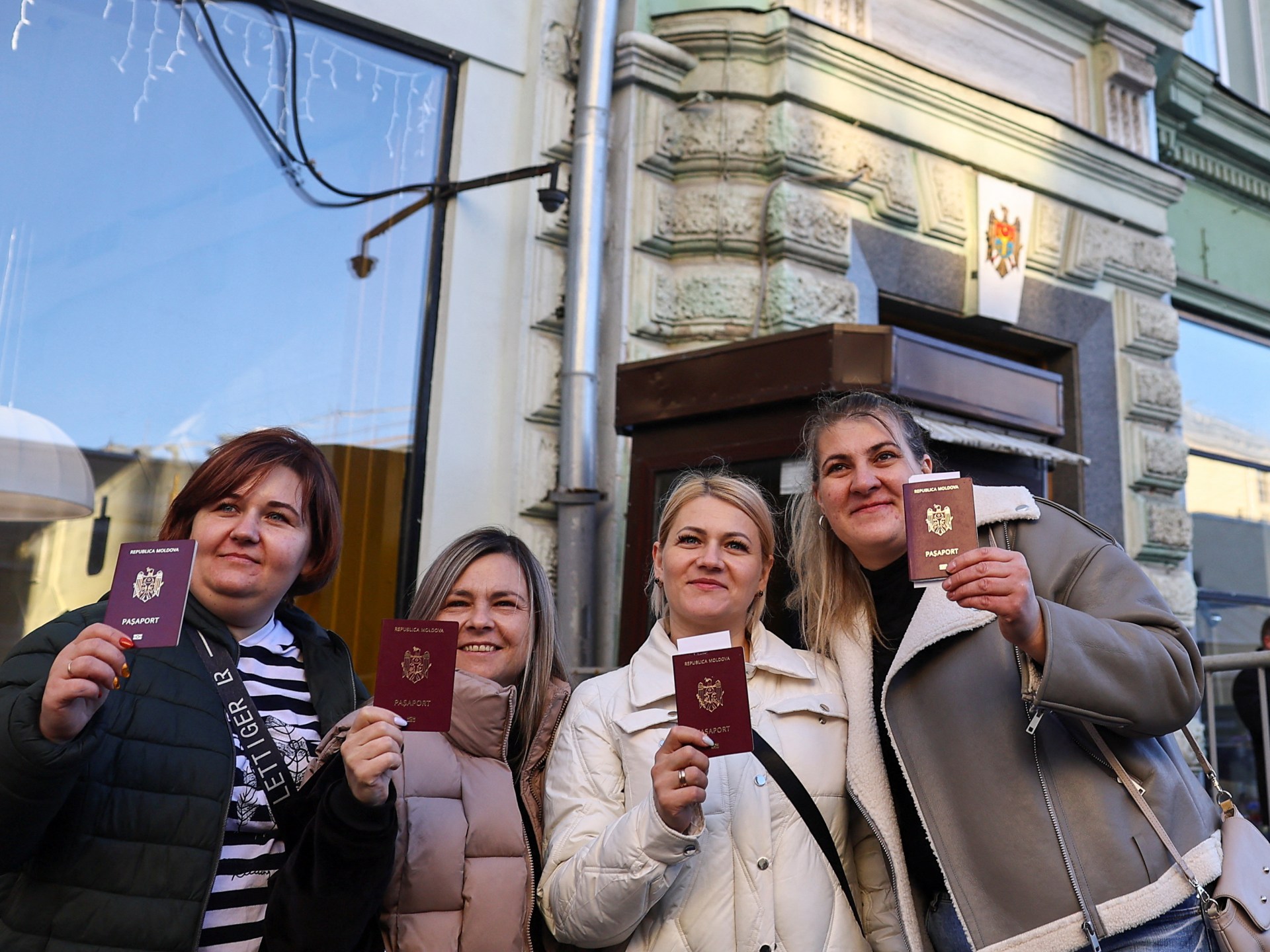 Preliminary results in Moldova put anti-EU side ahead in referendum | Elections News