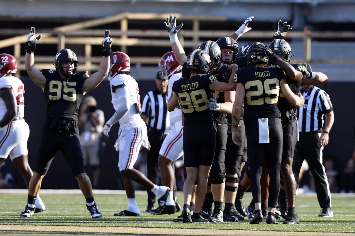 No. 1 Alabama trails Vanderbilt at halftime: Commodores taking advantage of Tide’s mistakes