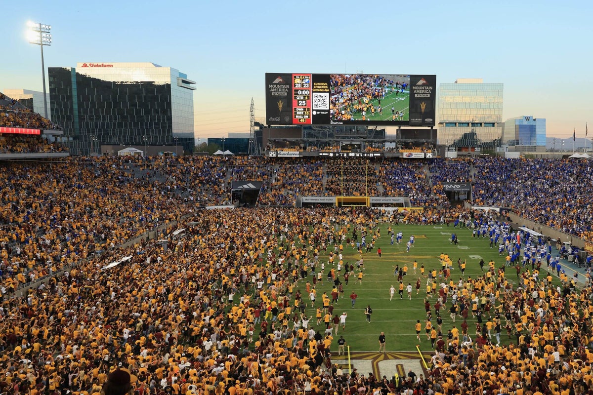 BYU’s Hail Mary attempt fails vs. Arizona State as Sun Devil fans rush field prematurely