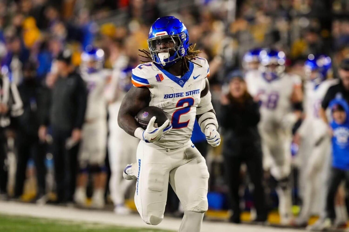 Boise State’s Ashton Jeanty becomes first running back to top 2,000 yards since 2019