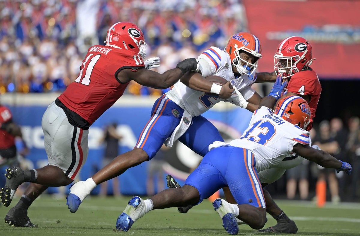 Florida QB DJ Lagway carted off with injury with Gators leading No. 2 Georgia