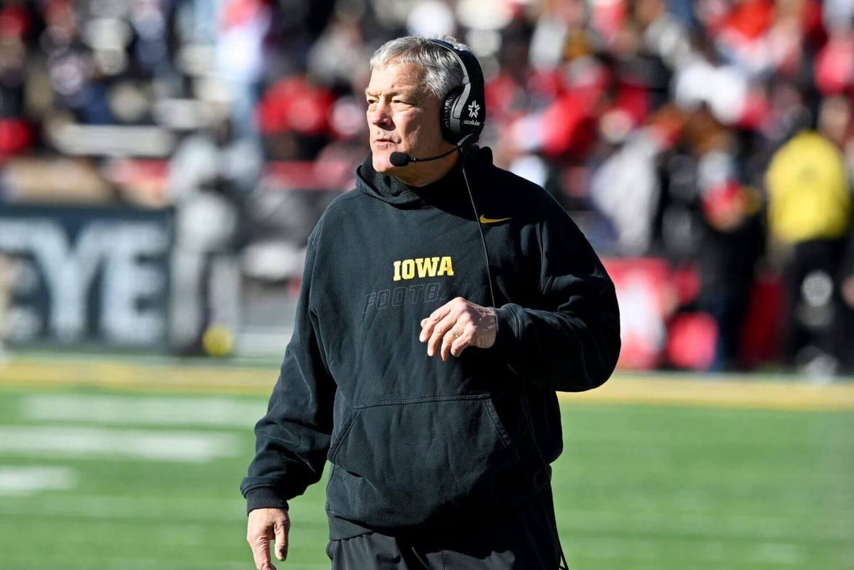 Iowa’s scorched-earth quarterback situation sets up fascinating season finale for Kirk Ferentz