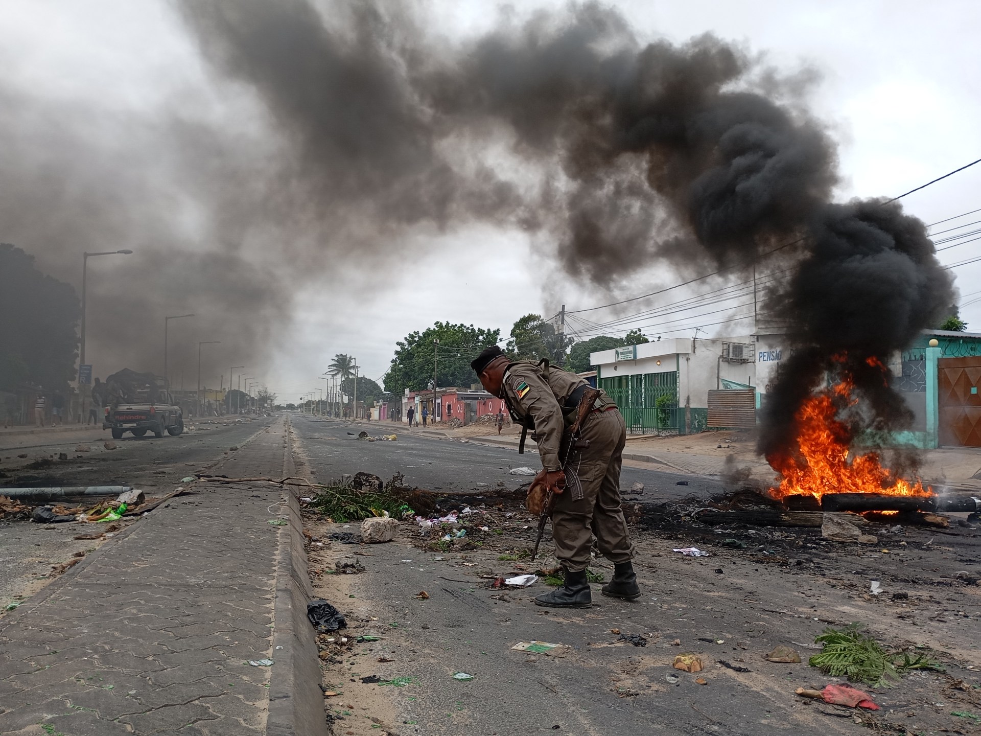 Mozambique president-elect urges ‘unity’ amid unrest, citizens fleeing | Protests News