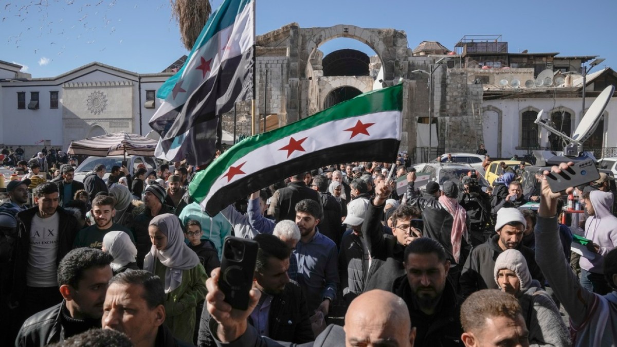 Syrian authorities appoint HTS figures as foreign, defence ministers | Syria's War News