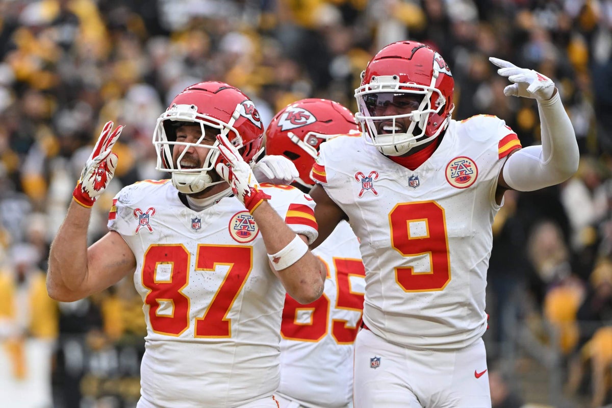 Happy holiday for Chiefs, who wrap up AFC’s No. 1 seed with dominant win in Pittsburgh