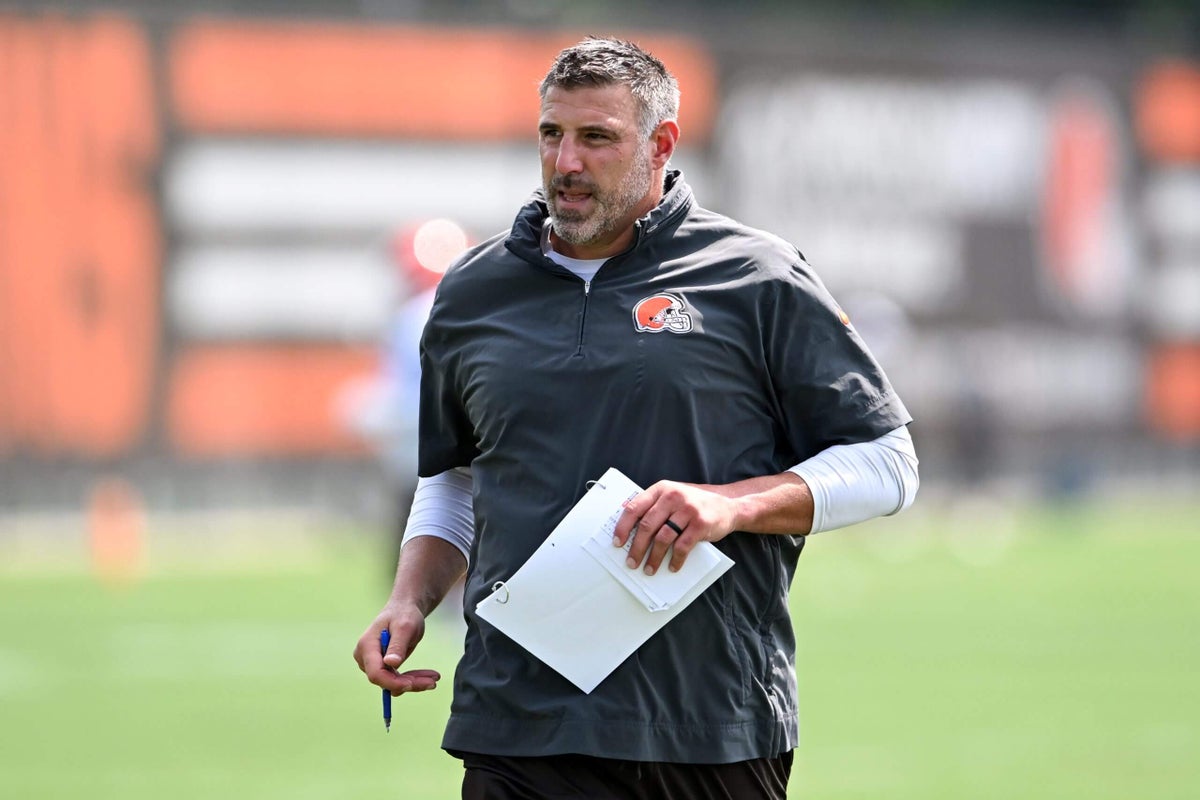 Mike Vrabel permitted to leave Browns, start head-coaching interviews: Source