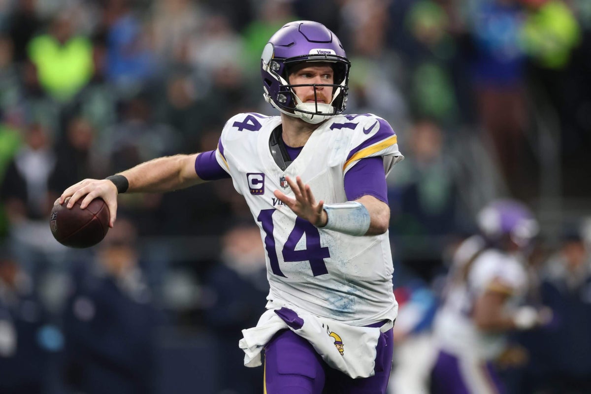 NFL Week 17 odds, picks: Vikings-Packers highlights three days of action