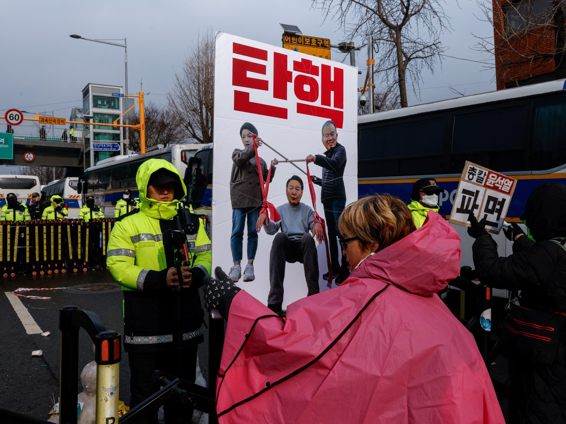 South Korea authorities seek extension of warrant to arrest impeached Yoon | Politics News