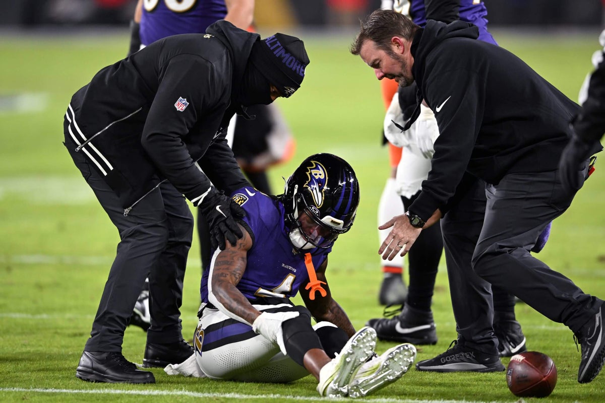 Ravens’ Zay Flowers ‘day to day’ with knee injury; status in question vs. Steelers